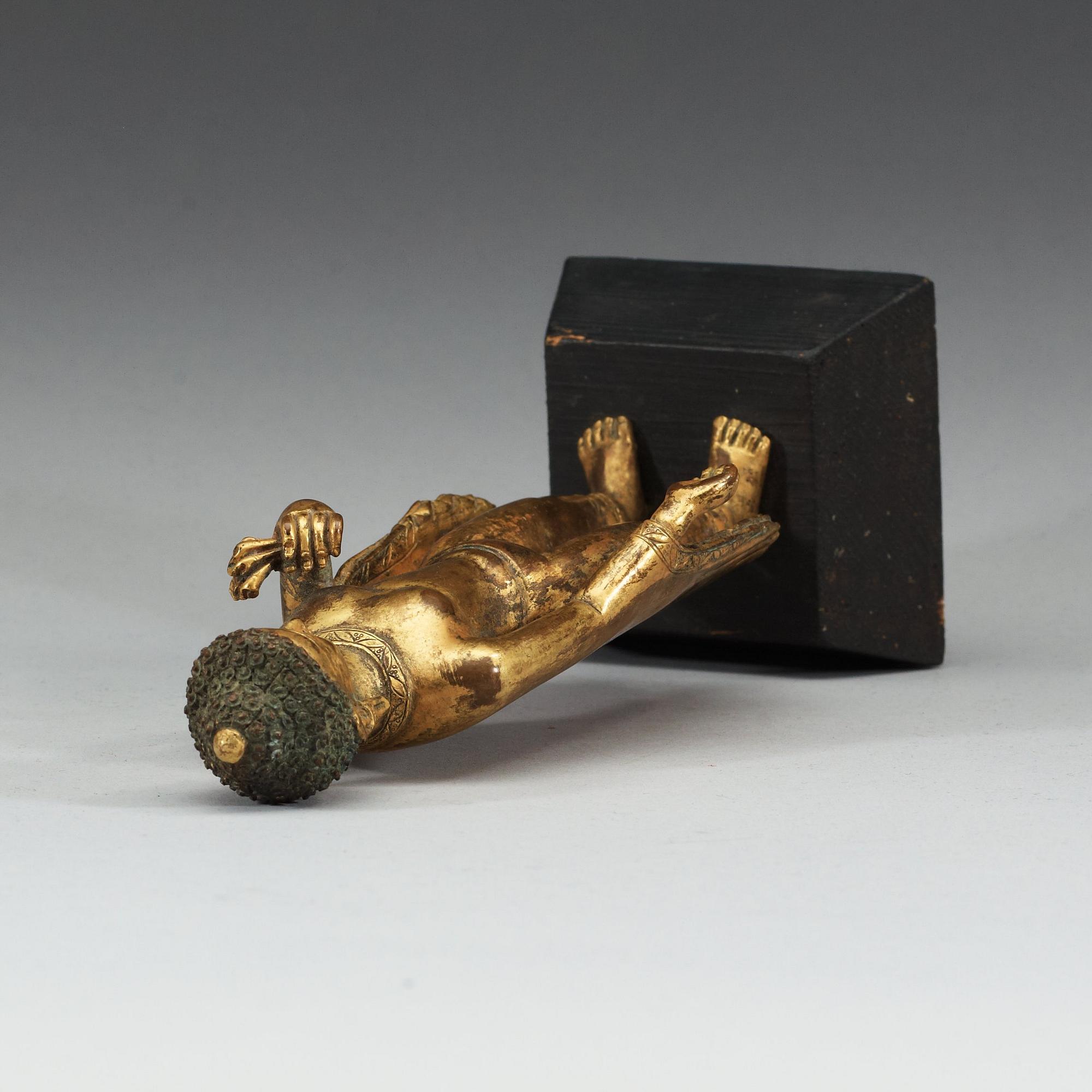 BUDDHA, förgylld brons. Nepal, 1800-tal.