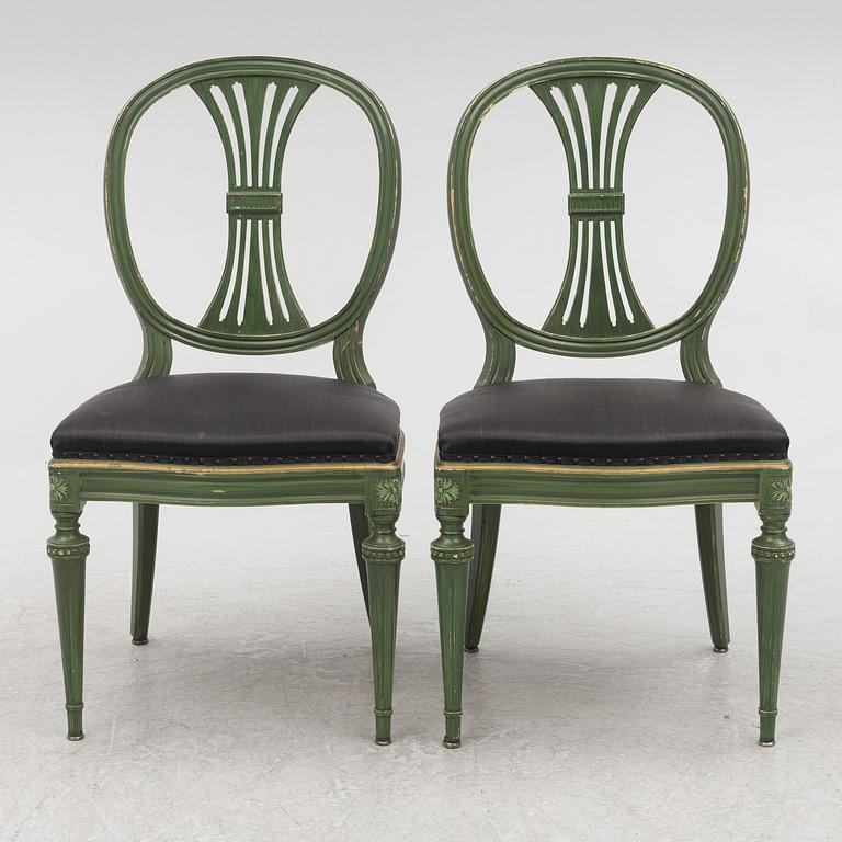 A Gustavian dining table with 8 chairs, Åmells, second half of the 20th century.