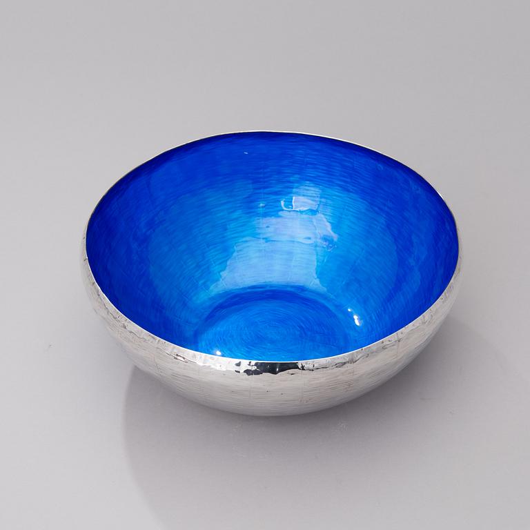 EVA HIDSTRÖM, SKÅL. Sterling silver och emalj. Hopeakeskus, Tavastehus 1974.
