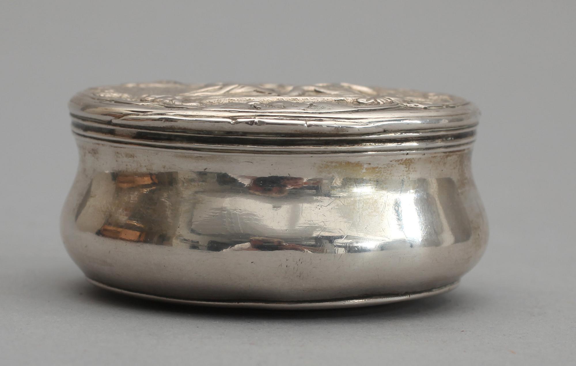 DOSA, silver. Nils Orstedt (1745-1769/78) Norrköping. Vikt ca 130 g.