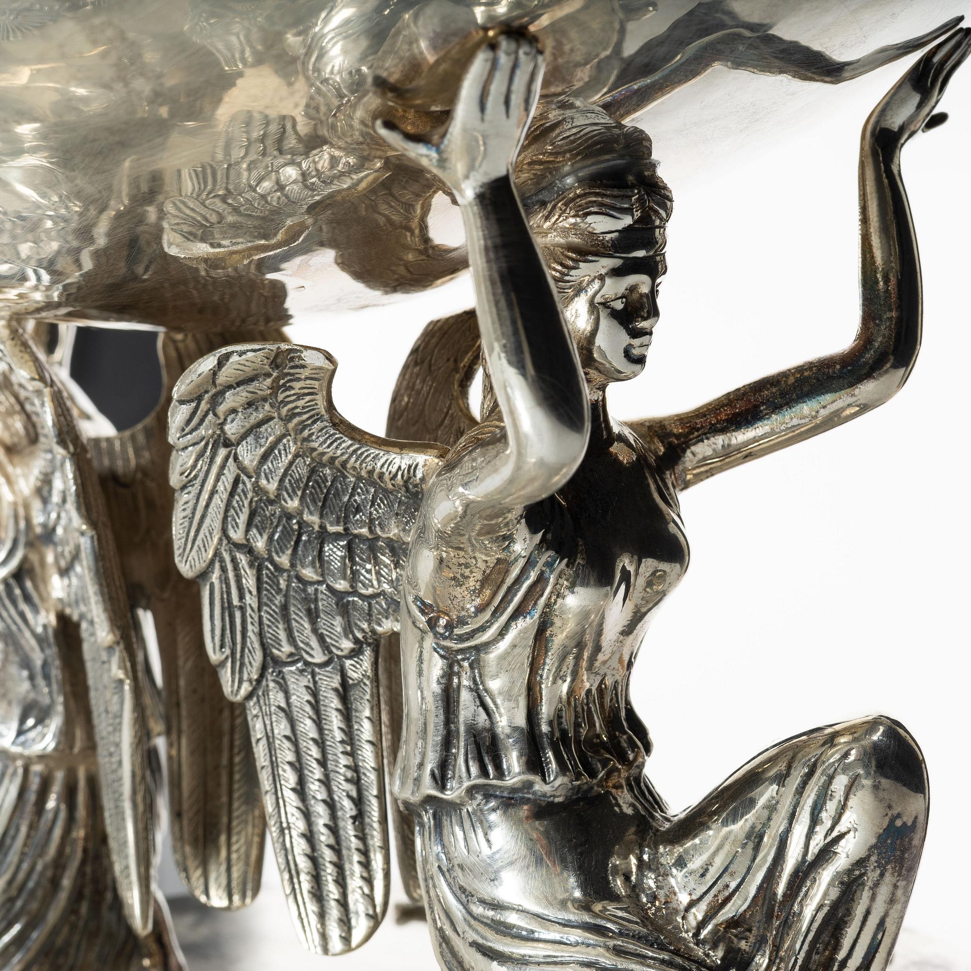 Large covered centerpiece bowl, silver, Empire style, 20th Century.