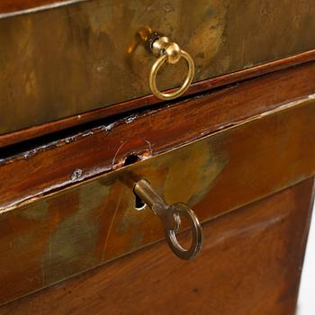 A George III wine cooler from the 19th century.