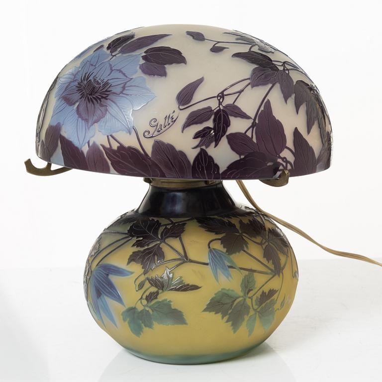 Emile Gallé, bordslampa, överfångsglas, Étabilssements Gallé, Nancy Frankrike 1920-tal.