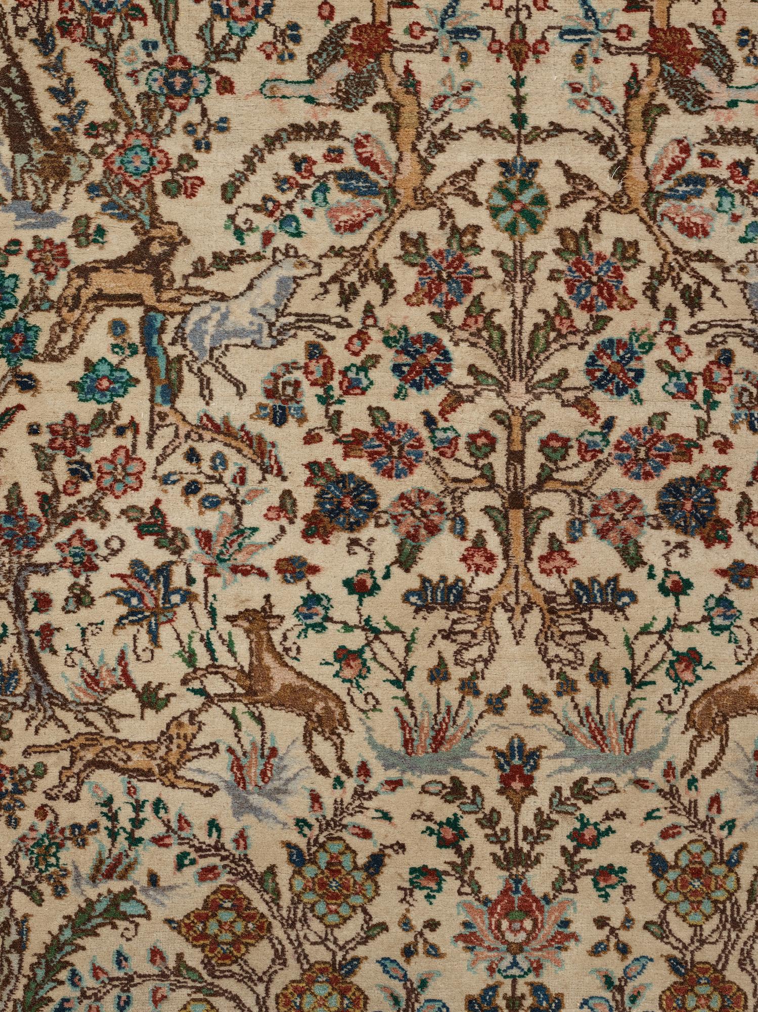 A carpet, semi-antique Tabriz figural, ca 256,5 x 205 cm.
