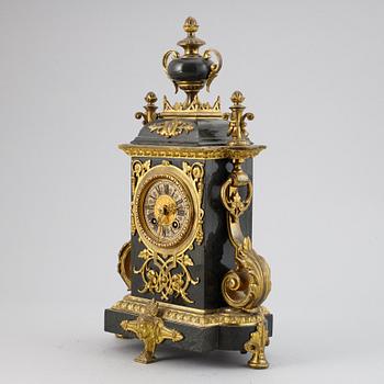 A Louis XVI-style mantel clock from Gustav Becker, ca 1900.