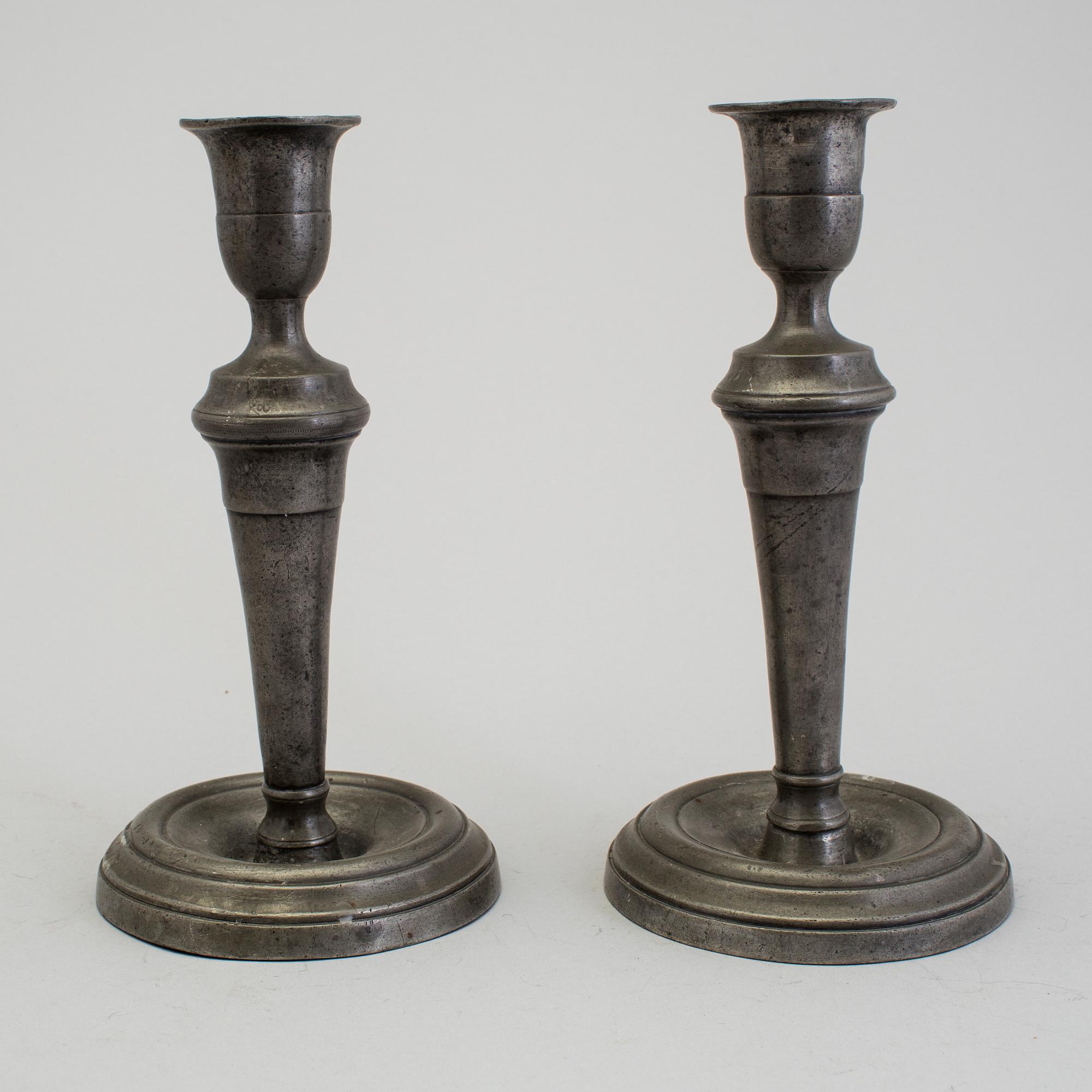 LJUSSTAKAR, ett par, tenn, sent 1700-tal.