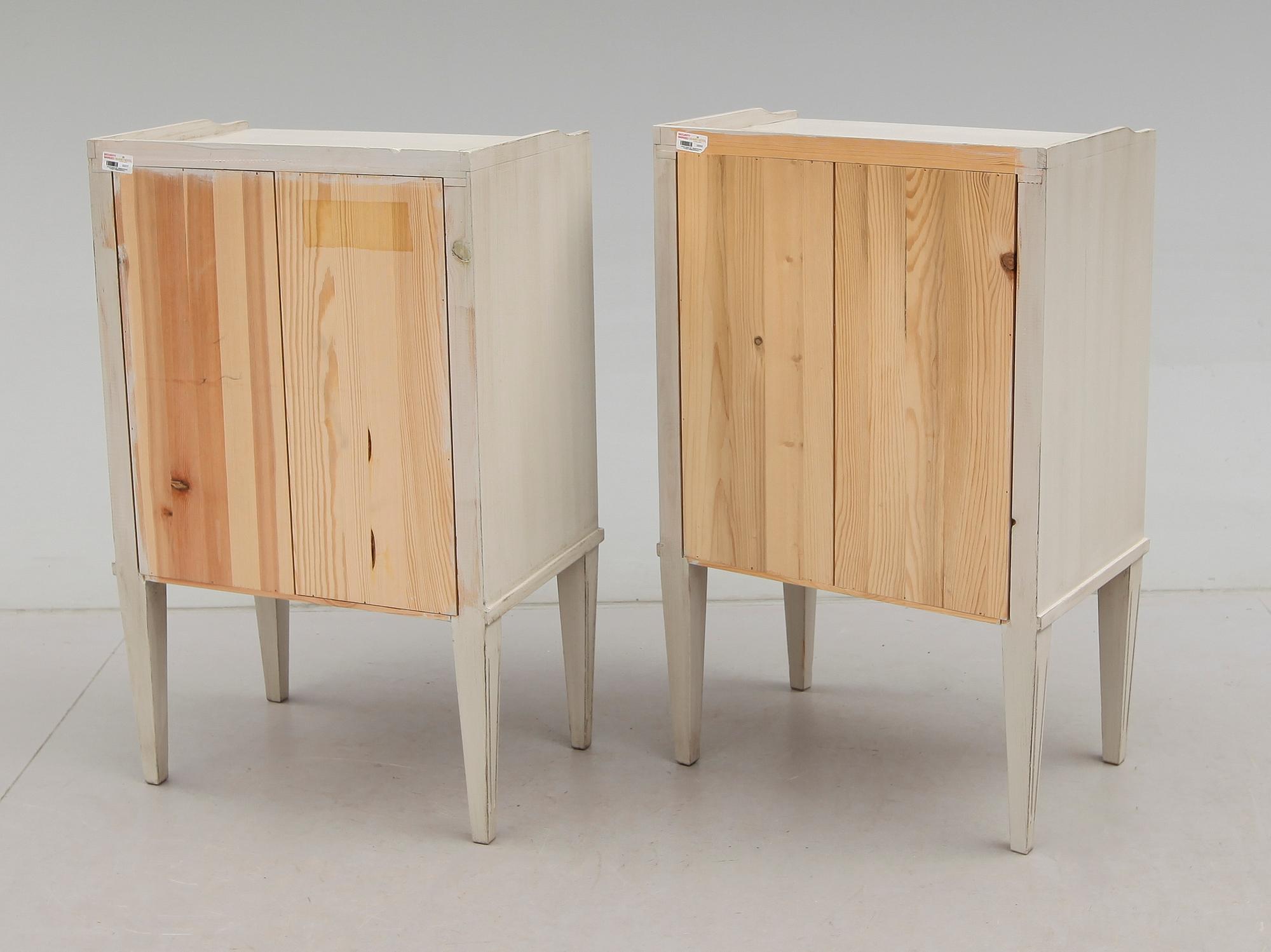 SÄNGBORD, 1 par, gustaviansk stil, 1900-talets andra hälft.