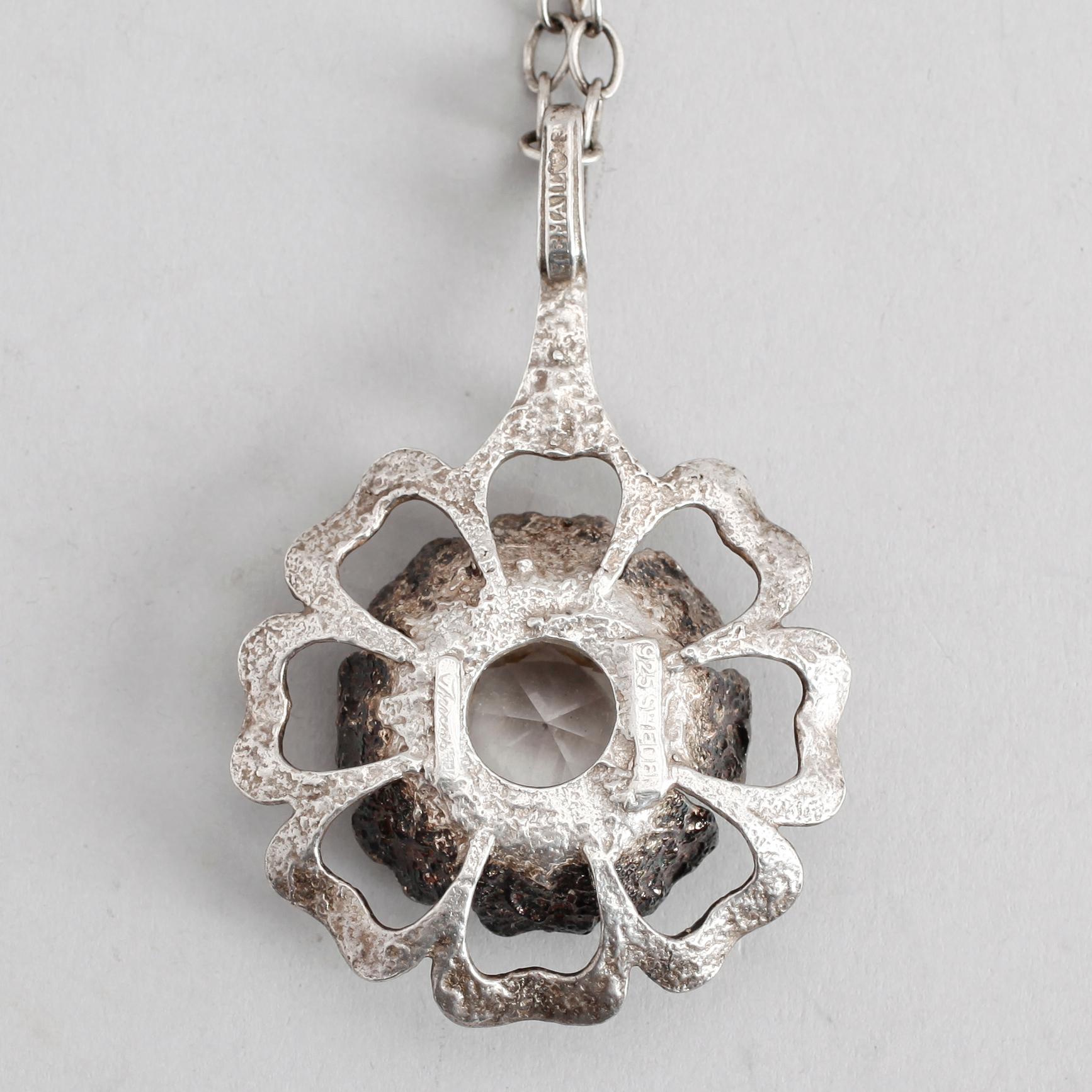 HÄNGE MED KEDJA, silver, Theresia Hvorslev, Mema, 1900-talets mitt. Total vikt ca 43 gr.