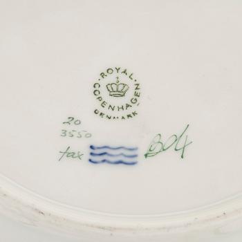 Royal Copenhagen, tallrik, porslin, "Flora Danica", Danmark, 1900-tal.