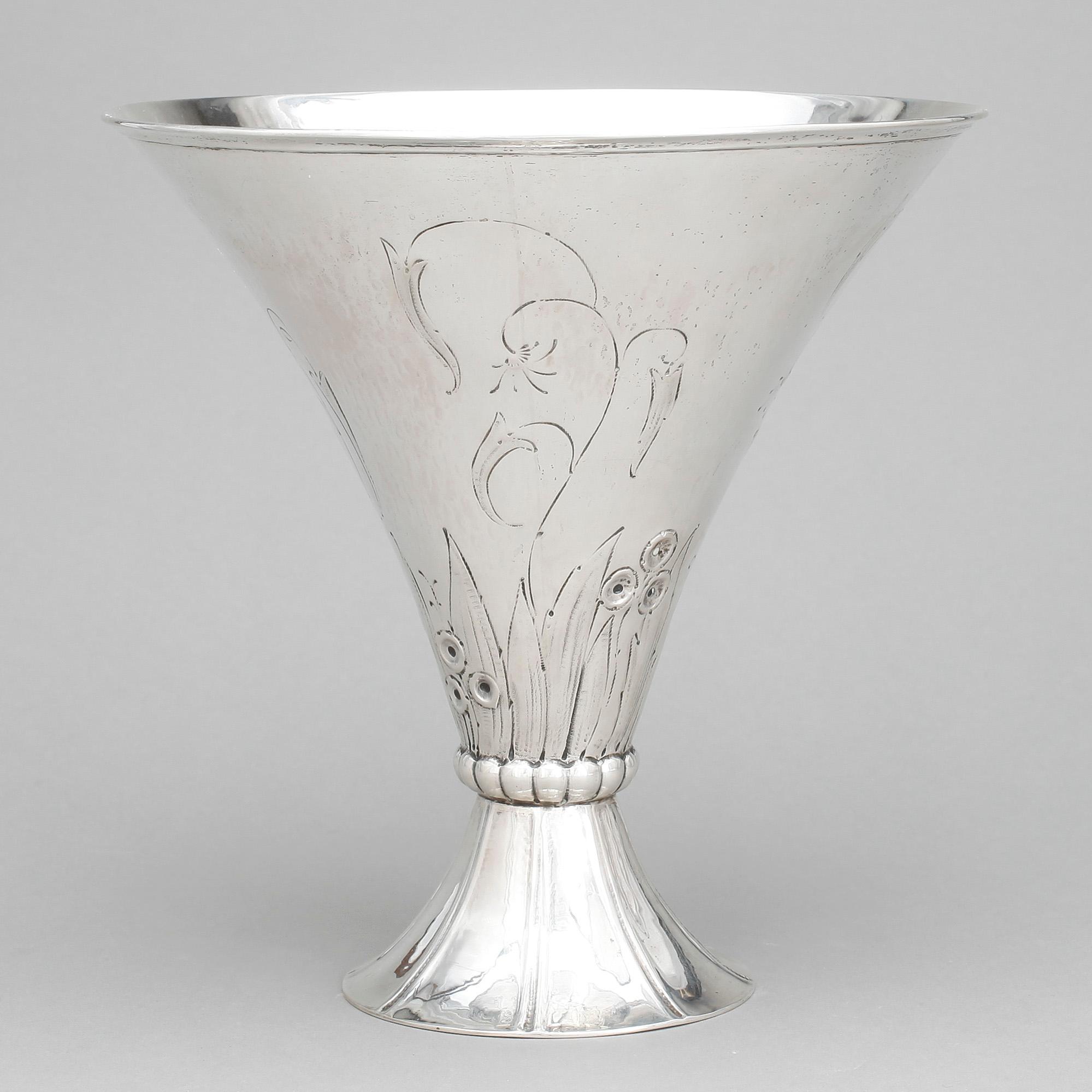 VAS, silver, K Anderson, Stockholm, 1930. Vikt ca 418g.