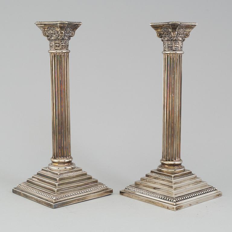 A pair of silver plate candlesticks, Godinger, England, 1992.