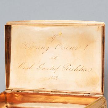 A Swiss mid- 19th century, en deux couleurs, gold box, unidentified makers mark CCS.