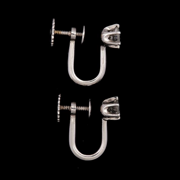 SMYCKEN, 4 delar, 14k o 18k guld o vitmetall bla med 2 diamanter tot ca0,32ct. Tot vikt 17,g (exkl örhängena).