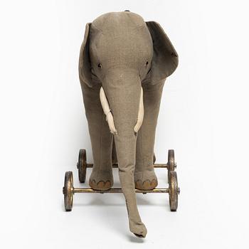 Steiff, Elephant on wheels, 1910s.