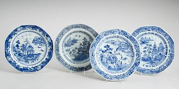 TALLRIKAR, 4 st snarlika, porslin, Kina, Qianlong 1736-1795.