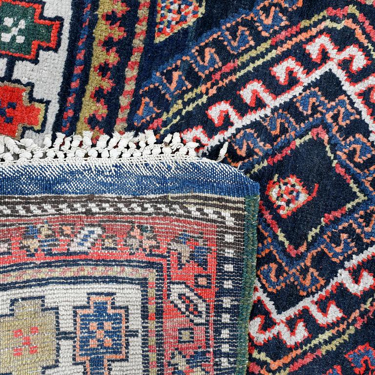 Matta ´Kaukasisk galleri omkring 1900 ca 360x123 cm.