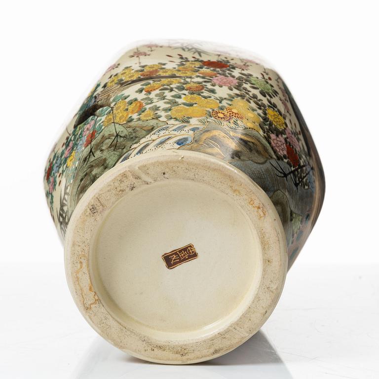 A Japanese Satsuma Vase, 20th century.