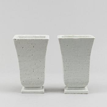 Gunnar Nylund, a pair of two stoneware vases, Röstrand, Sweden.