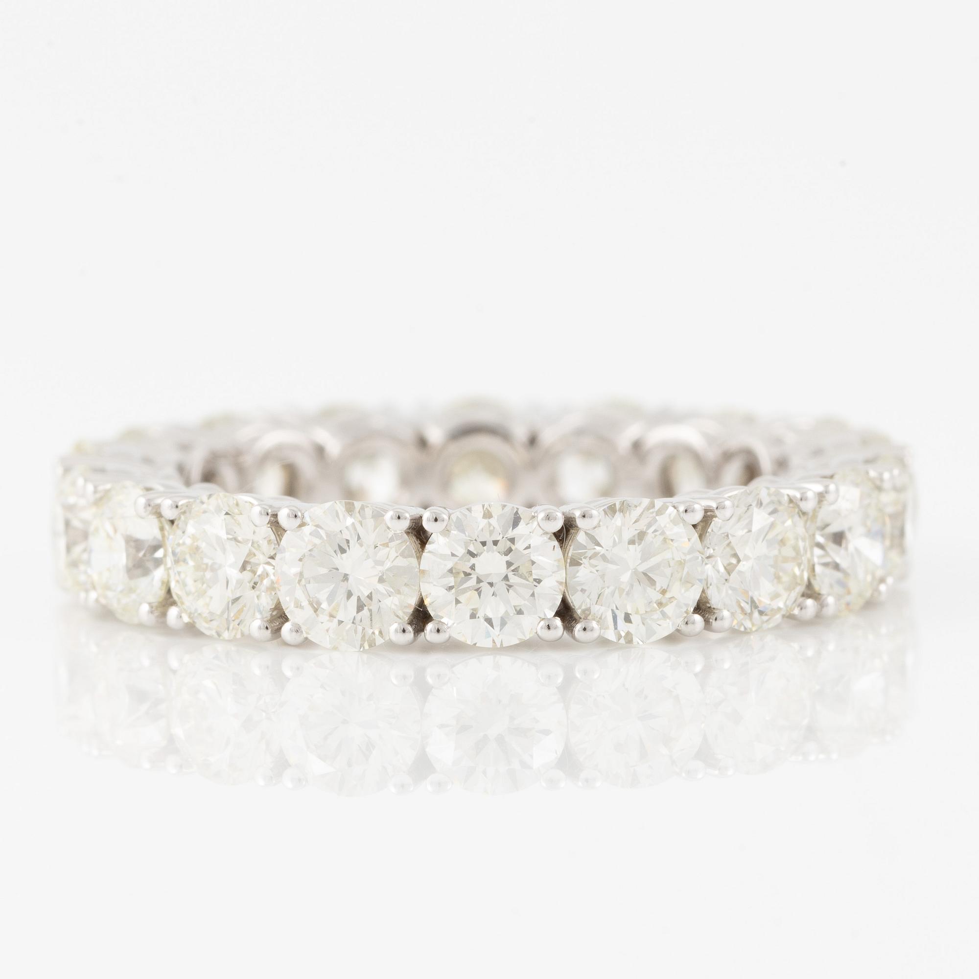 Ring, full eternity, 18K white gold set with brilliant-cut diamonds.