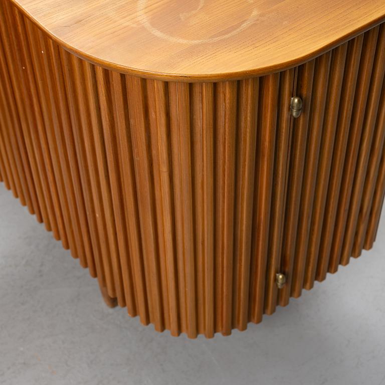 Bertil Fridhagen, a rare elm sideboard, Svenska Möbelfabrikerna, Bodafors, 1940s.