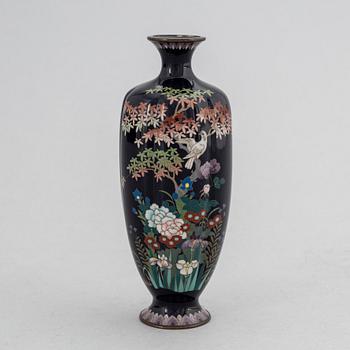 A Japanese cloisonné vase, Meiji period (1868-1912).