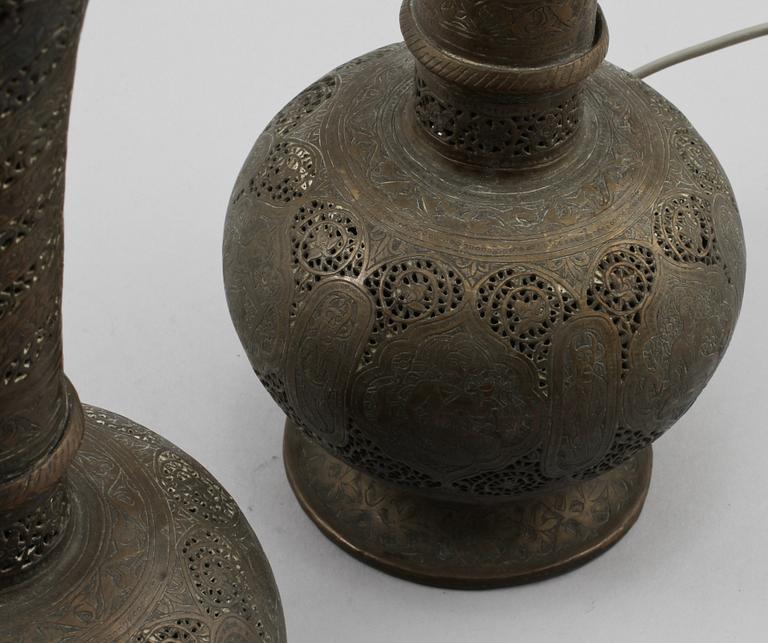 BORDSLAMPOR, ett par, orientaliska, 1900-tal.