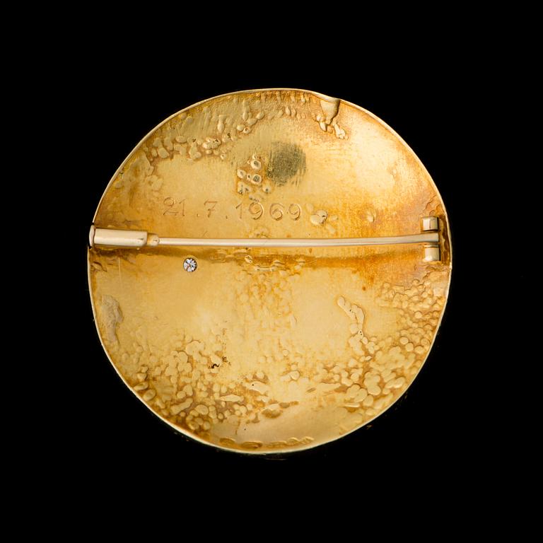 BROSCH, 18K guld, briljantslipad diamant. A. Tillander, Helsingfors 1969.