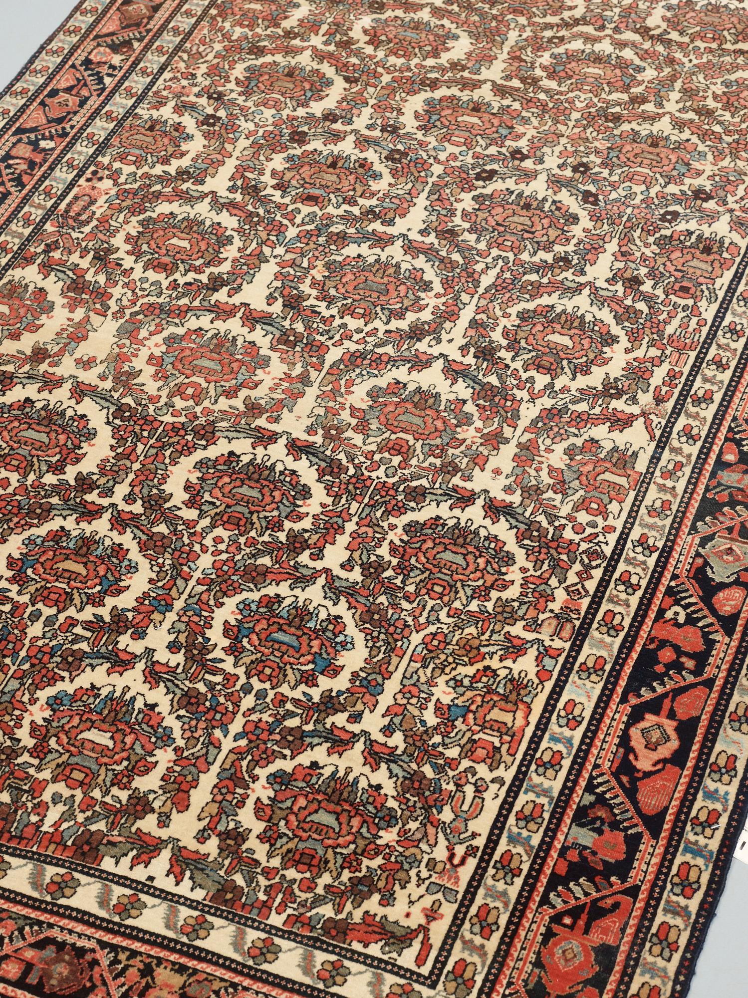 SEMI-ANTIQUE SAROUK/FERAGHAN. 195 x 128,5 cm.