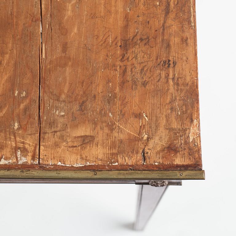 A late Gustavian early 19th century tray table.