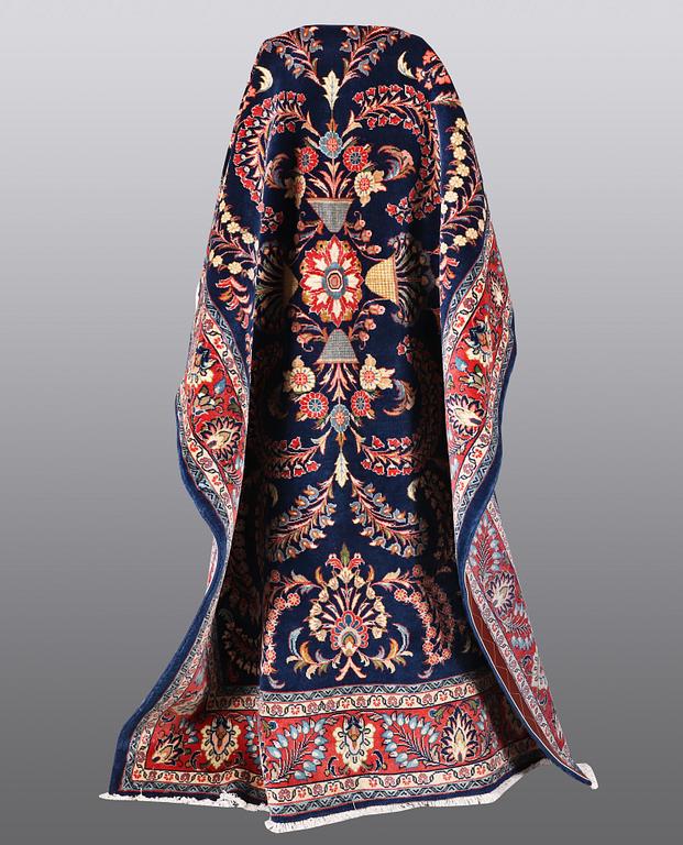 A RUG, Sarouk, ca 212 x 132 cm.
