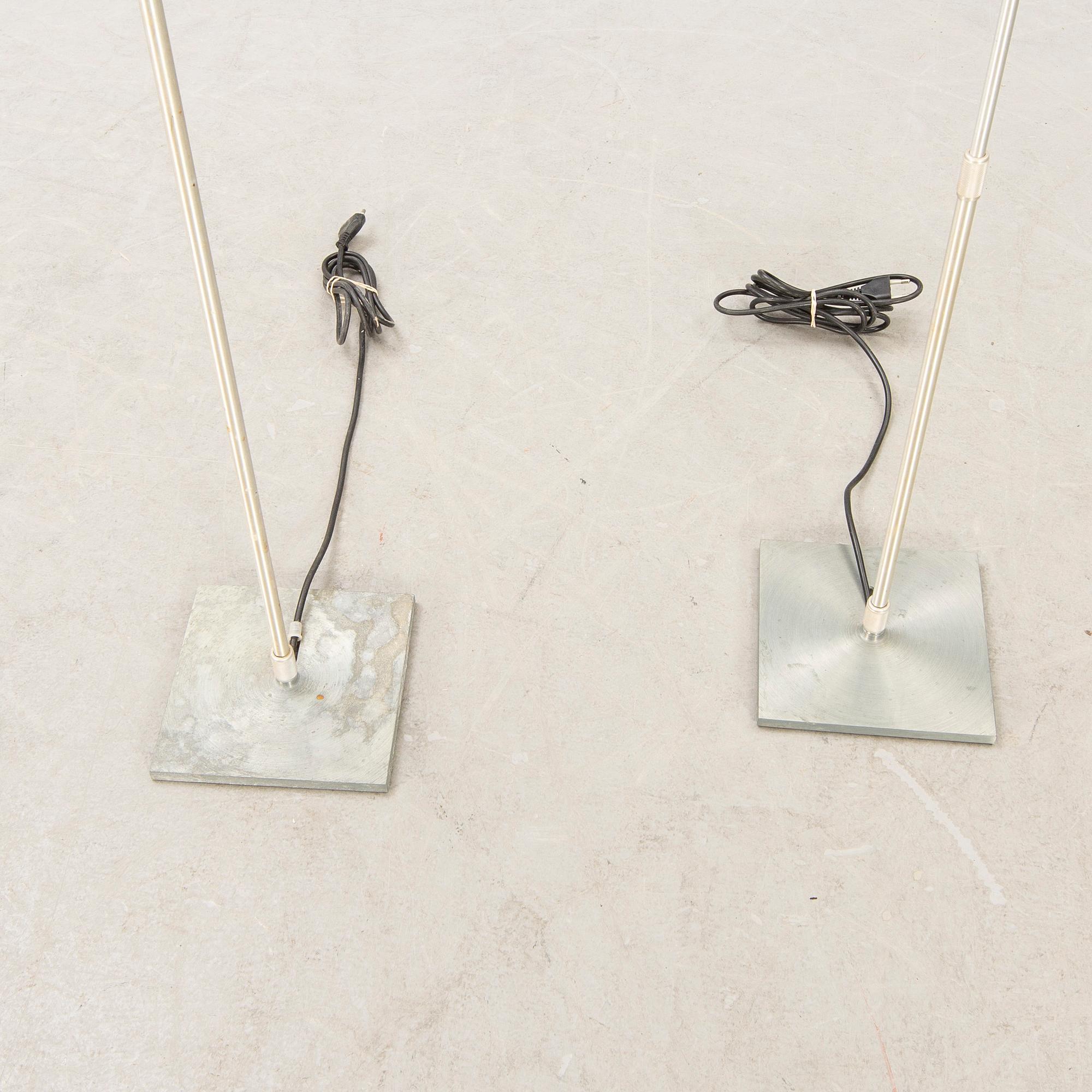 Paolo Rizzatto, golvlampor 2 st "Constanza" för Luceplan Italien formgiven 1986.