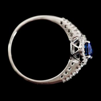 RING, 18 k vitguld, safir 1.19 ct, diamanter tot 0.35 ct.