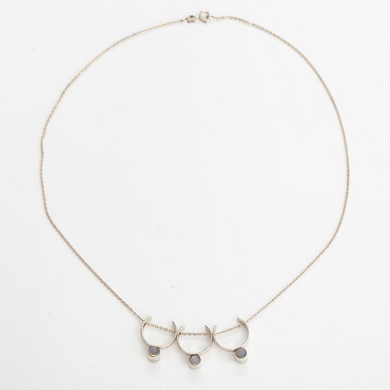 Elis Kauppi, A silver necklace woth moon quartzes. Kupittaan kulta, Turku 1960.