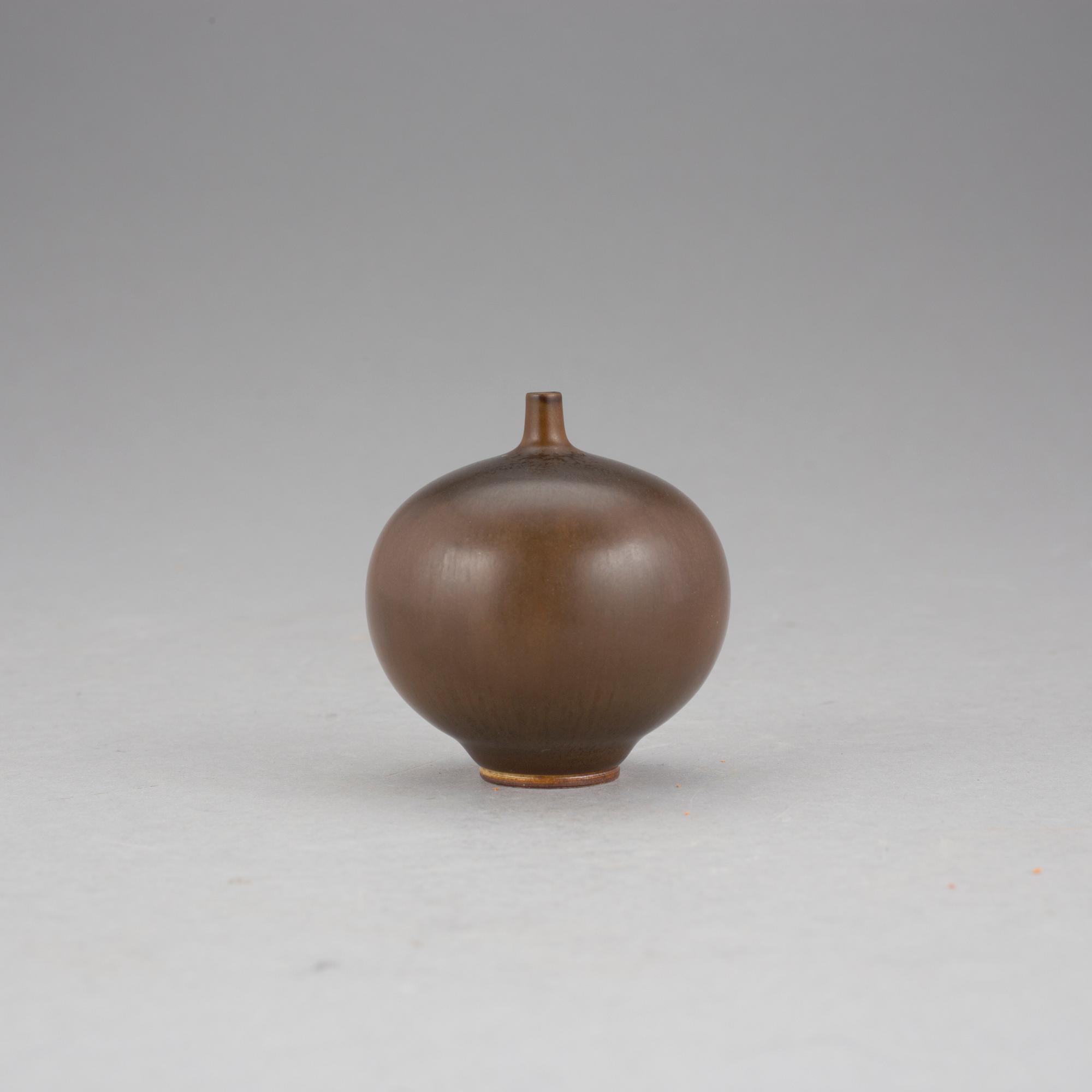 MINIATYRVAS, stengods. Berndt Friberg, Gustavsberg studio, 1956.