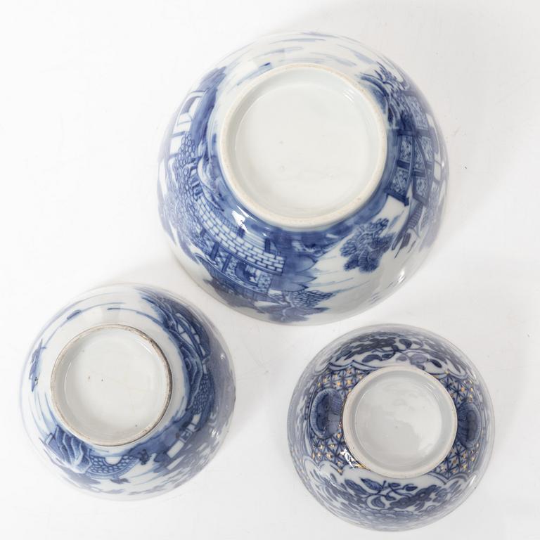 A Chinese blue and white jug, an ewer and three cups, Qing dynasty, Qianlong (1736-95).