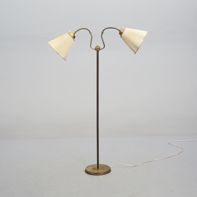 GOLVLAMPA, omkring 1900-talets mitt.