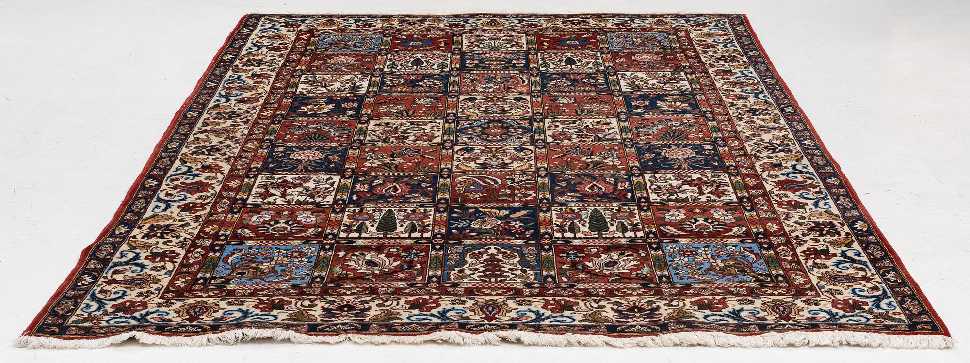 A Bakhtiari carpet, c. 307 x 207 cm.