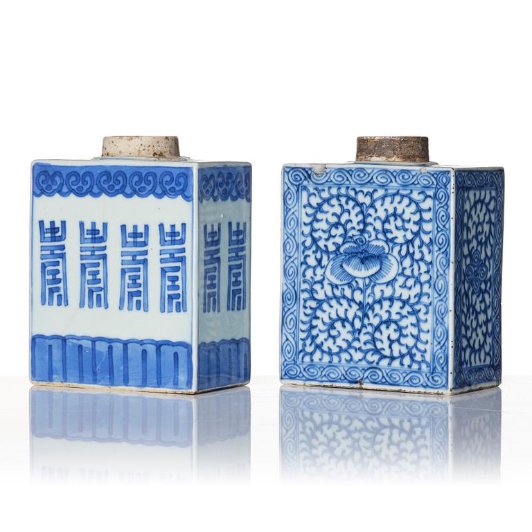 Two Chinese blue and white porcelain tea caddies, Qing dynasty, 19th century.