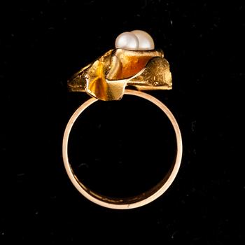 RING, "Broken leaf", 14K guld, 2 pärlor, Björn Weckström Lapponia 1967. Vikt 6,7 g.