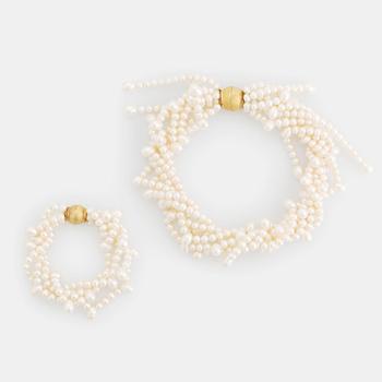 479. A cultured freshwater pearl necklace and bracelet.