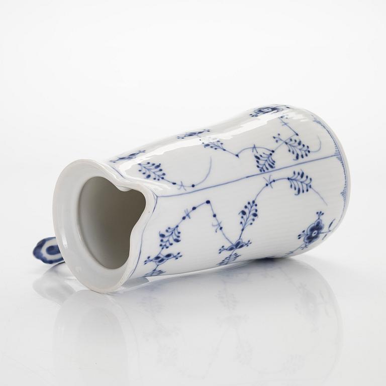 A set of six 'Musselmalet' porcelain pieces, Royal Copenhagen, Denmark.