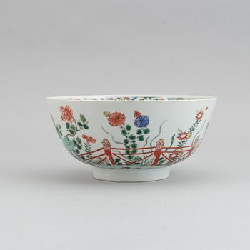 A famille verte decorated bowl, Qing dynasty, Kangxi (1662-1722).