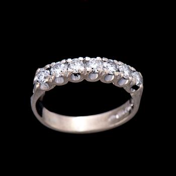 RING, 14K vitguld, briljantslipade diamanter. Vikt ca 3,0 g.