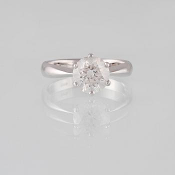 RING, 18K vitguld med briljantslipad diamant 2.00 ct. Vikt 4,7 gram.