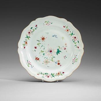 272. A famille rose dish, Qing dynasty, Qianlong (1736-95).