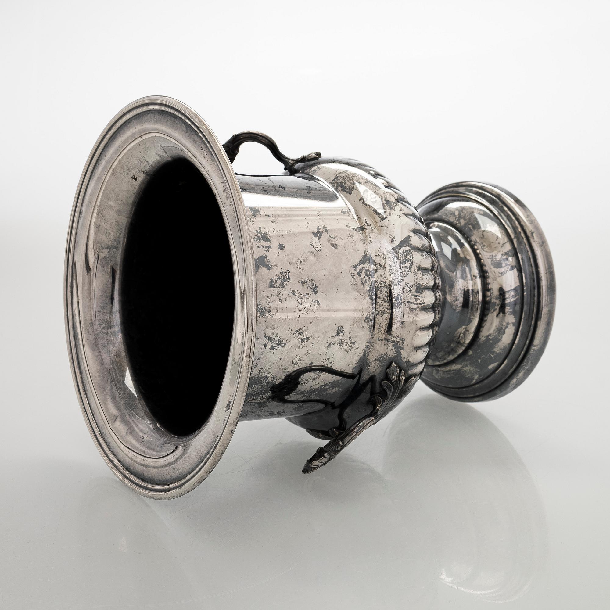 A late 20th century champagne cooler, Fleuron France.