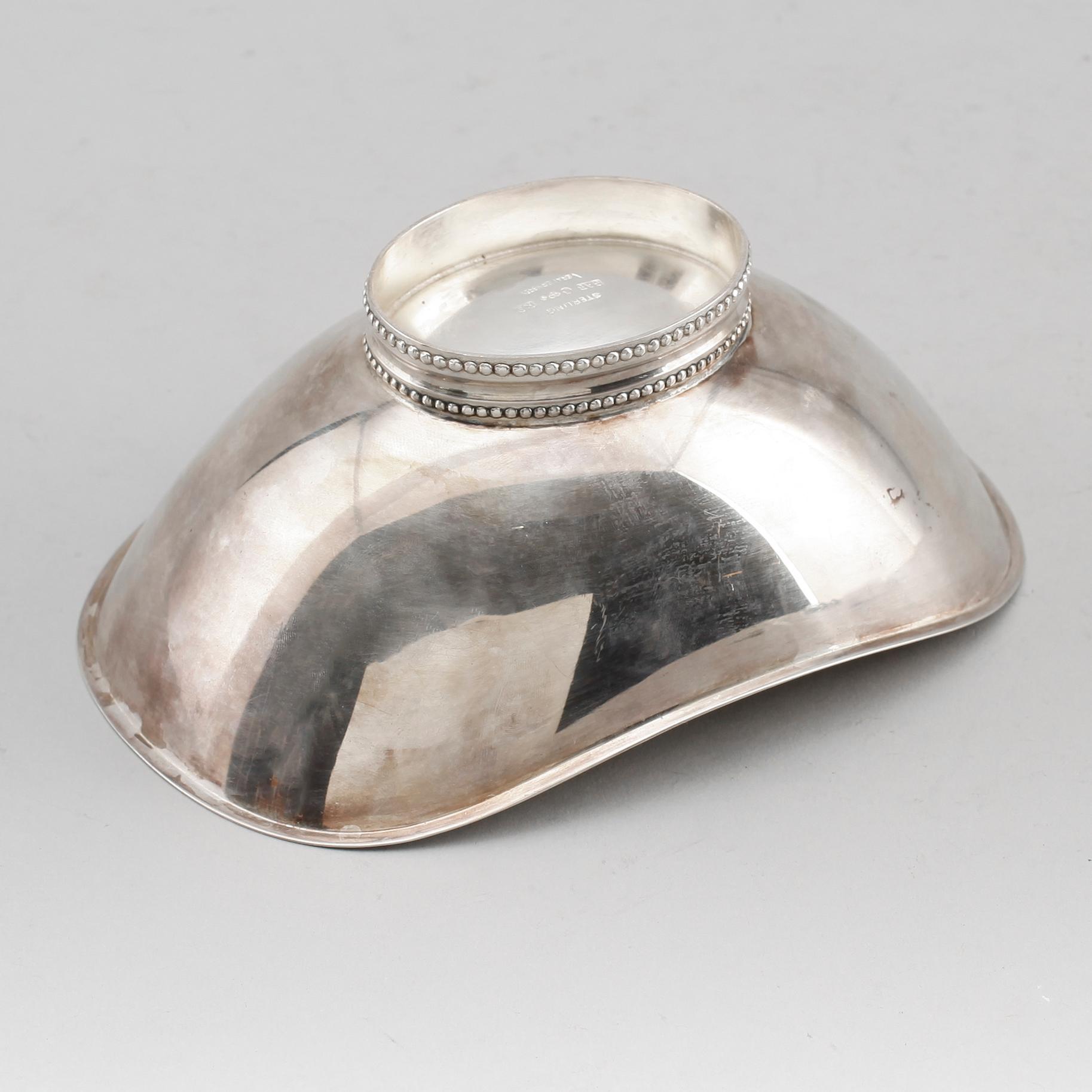 SKÅL, silver, Vera Ferngren, GAB, Stockholm 1967. Vikt ca 242 gram.