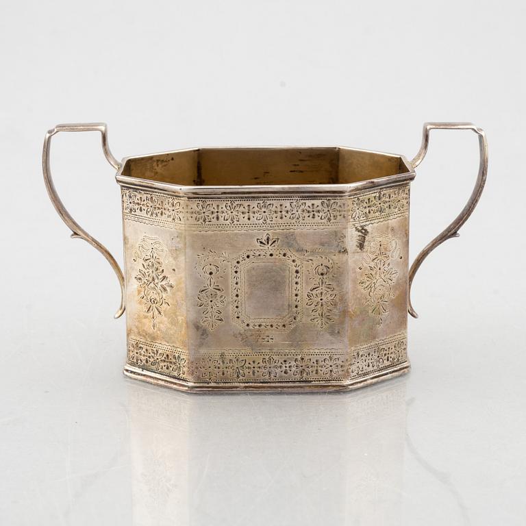 An English silver creamer and a sugarbowl, mark of Henry William Curry, London 1878.