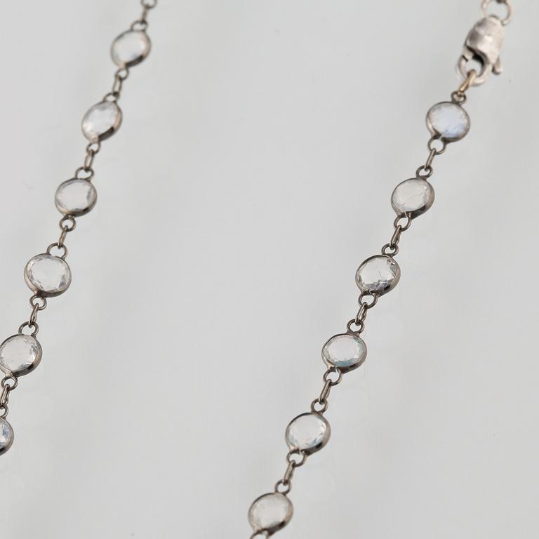 COLLIER, 14K guld med fasettslipad månsten. Vikt 10,2 gram.