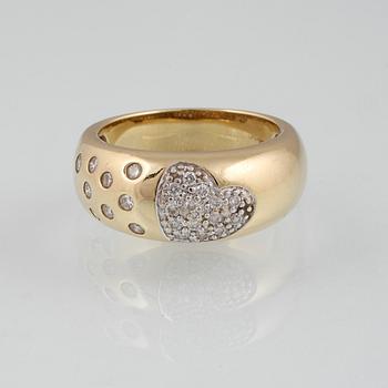 RING, 18K guld med 23 briljantslipade diamanter ca 0.34 ct. Vikt 9,7 gram.